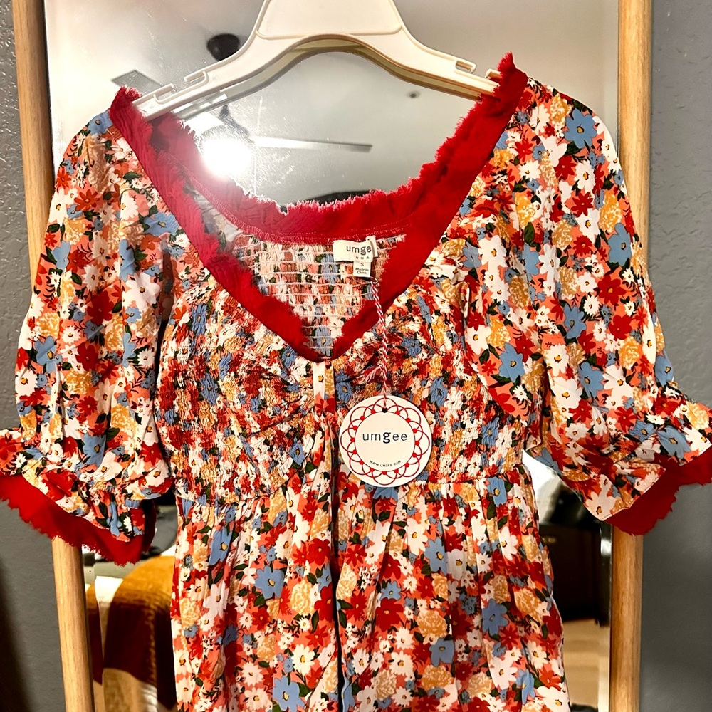 Umgee Red and Multicolor Knit Top NWT.size S